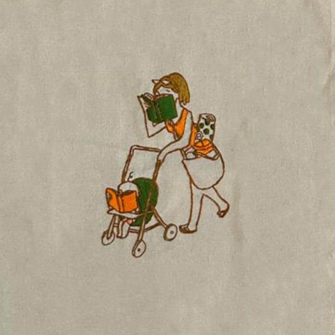 "Just Reading" - Tote Bag in cotone organico con illustrazione cucita a mano - immagine 2